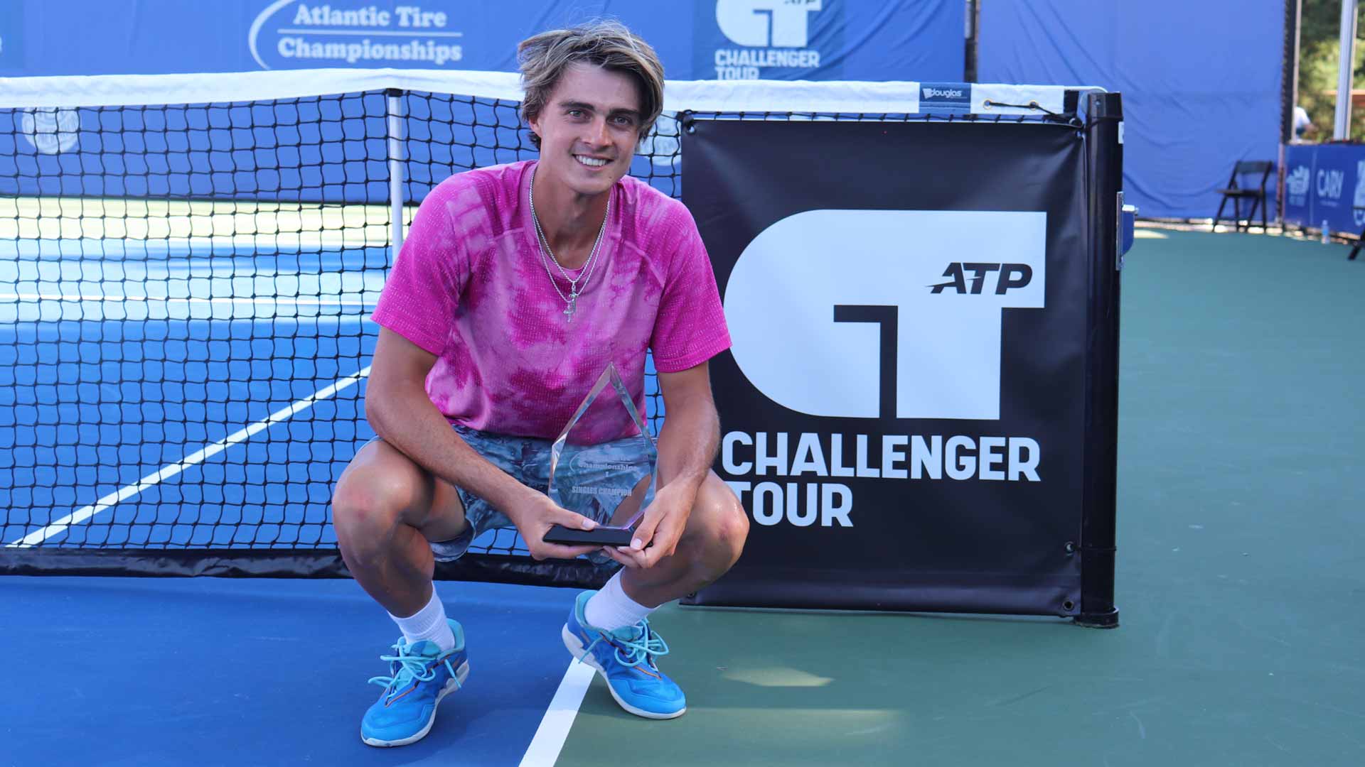 <a href='https://edx.atptour.com/en/players/adam-walton/w09e/overview'>Adam Walton</a> wins the Challenger 75 event in Cary, North Carolina.