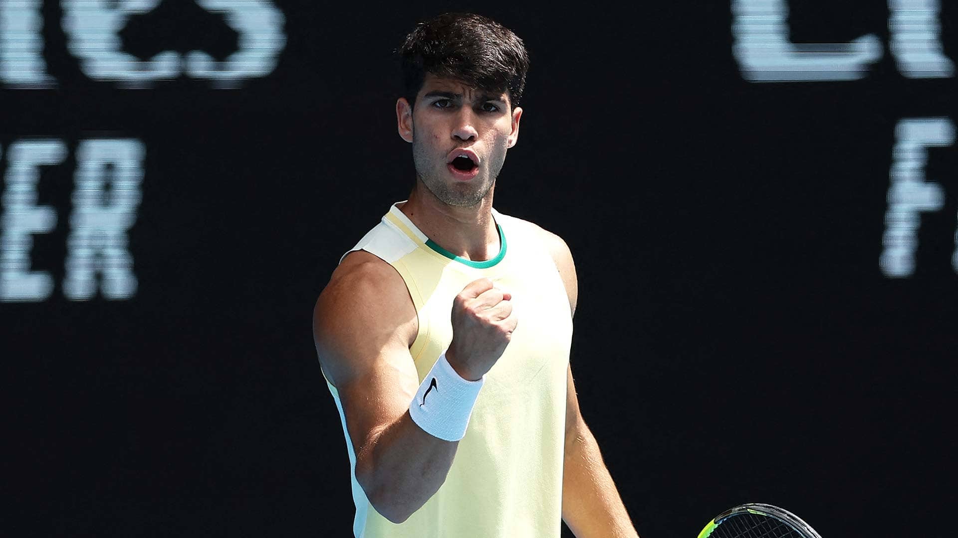 Carlos Alcaraz alcanza los octavos de final del Abierto de Australia por primera vez en su carrera.