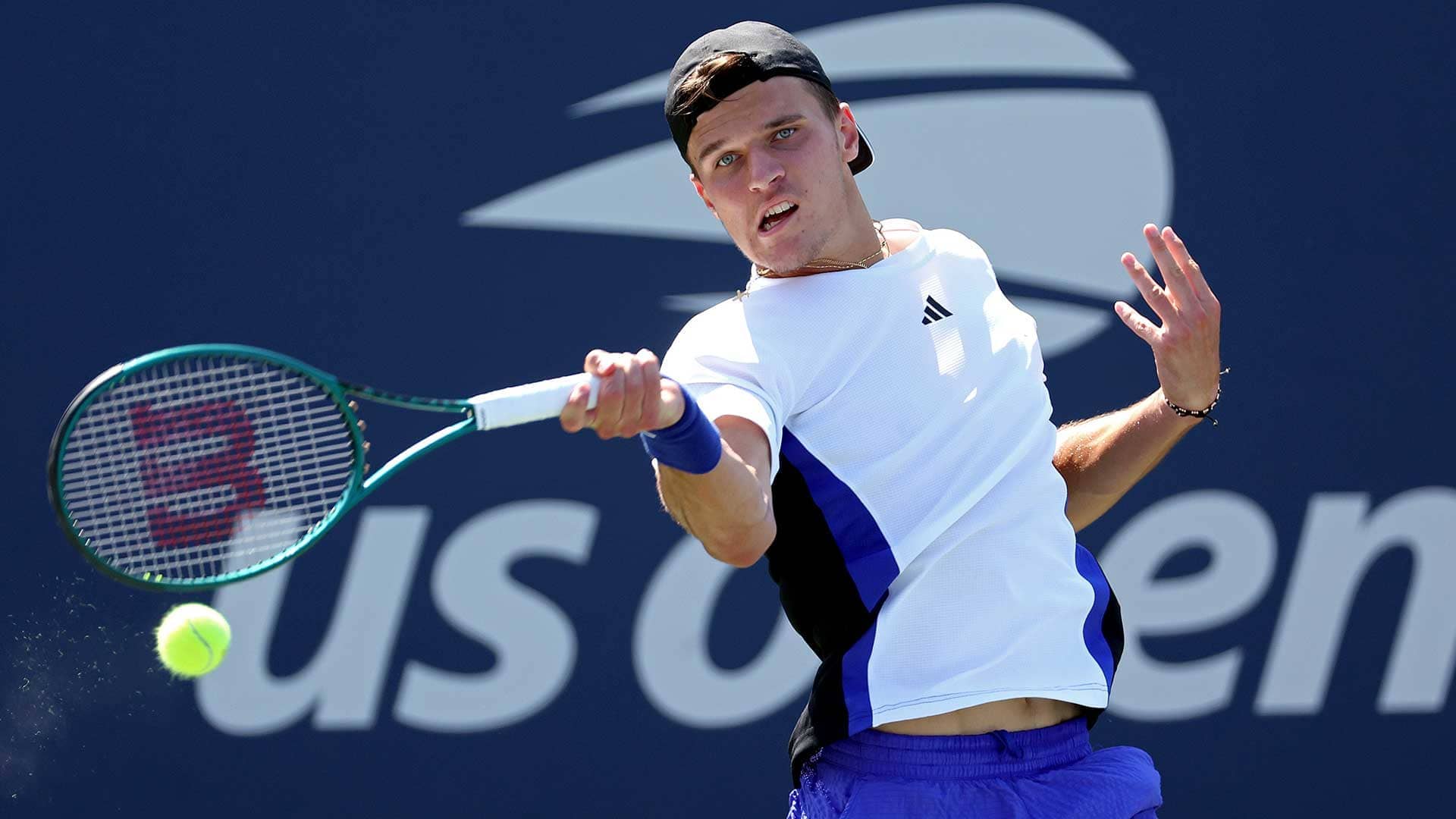 Jakub Mensik in action against Felix Auger-Aliassime at the US Open.