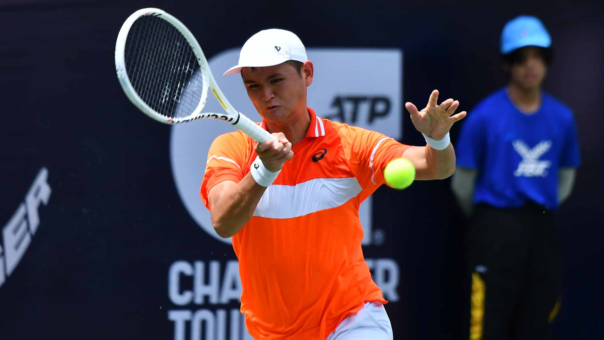 Tung-Lin Wu in action at the Bangkok Challenger.