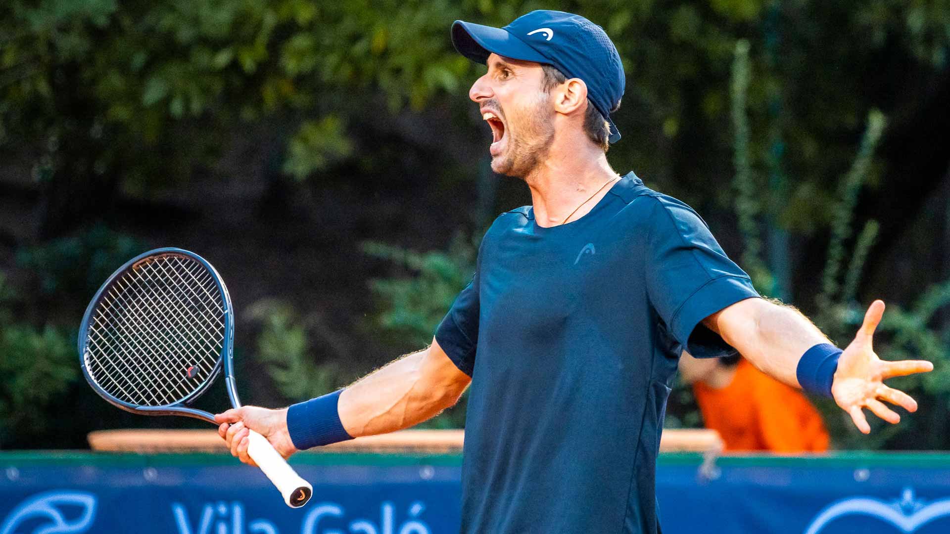 Alexander Ritschard celebrates winning the Lisbon Challenger.