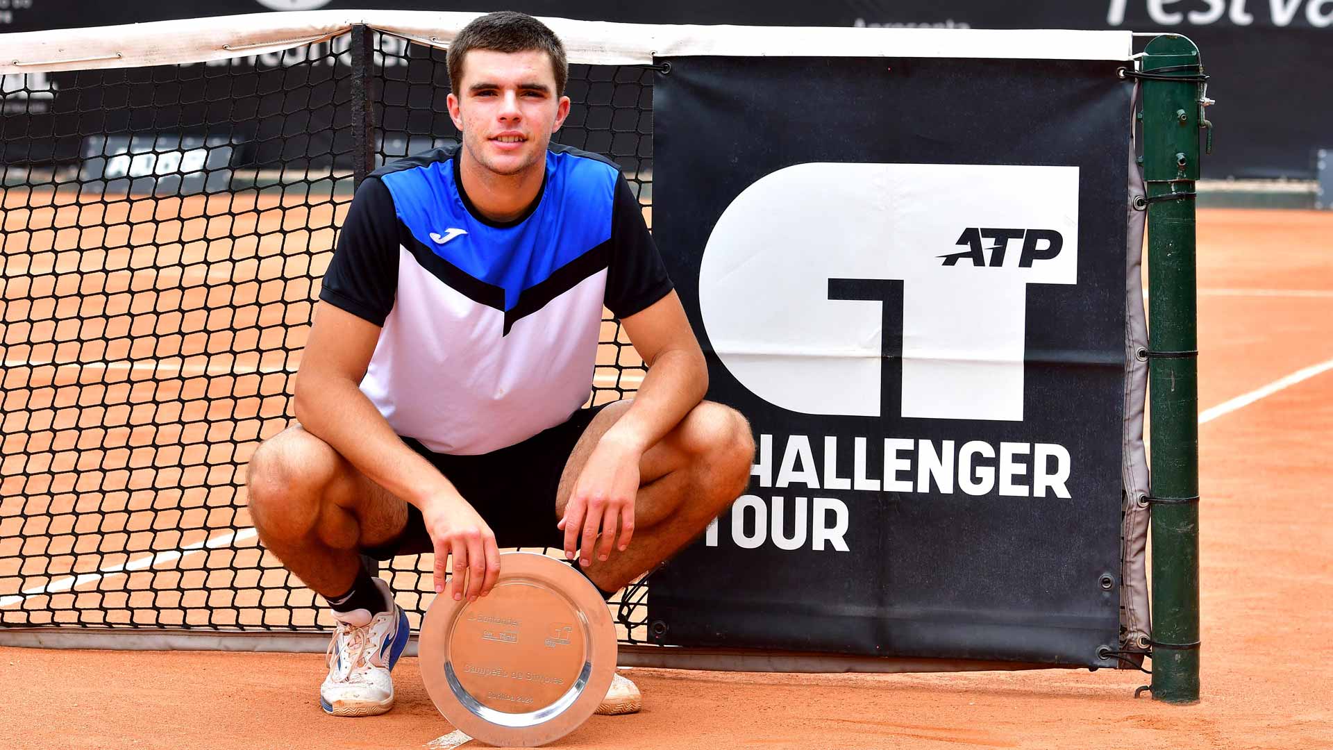 <a href='https://edx.atptour.com/en/players/jaime-faria/f0f2/overview'>Jaime Faria</a> wins the ATP Challenger Tour 100 event in Curitiba, Brazil.