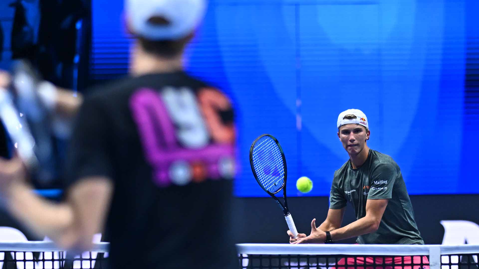 <a href='https://edx.atptour.com/en/players/jannik-sinner/s0ag/overview'>Jannik Sinner</a> and <a href='https://edx.atptour.com/en/players/nicolai-budkov-kjaer/b0u4/overview'>Nicolai Budkov Kjaer</a> practise in Turin.