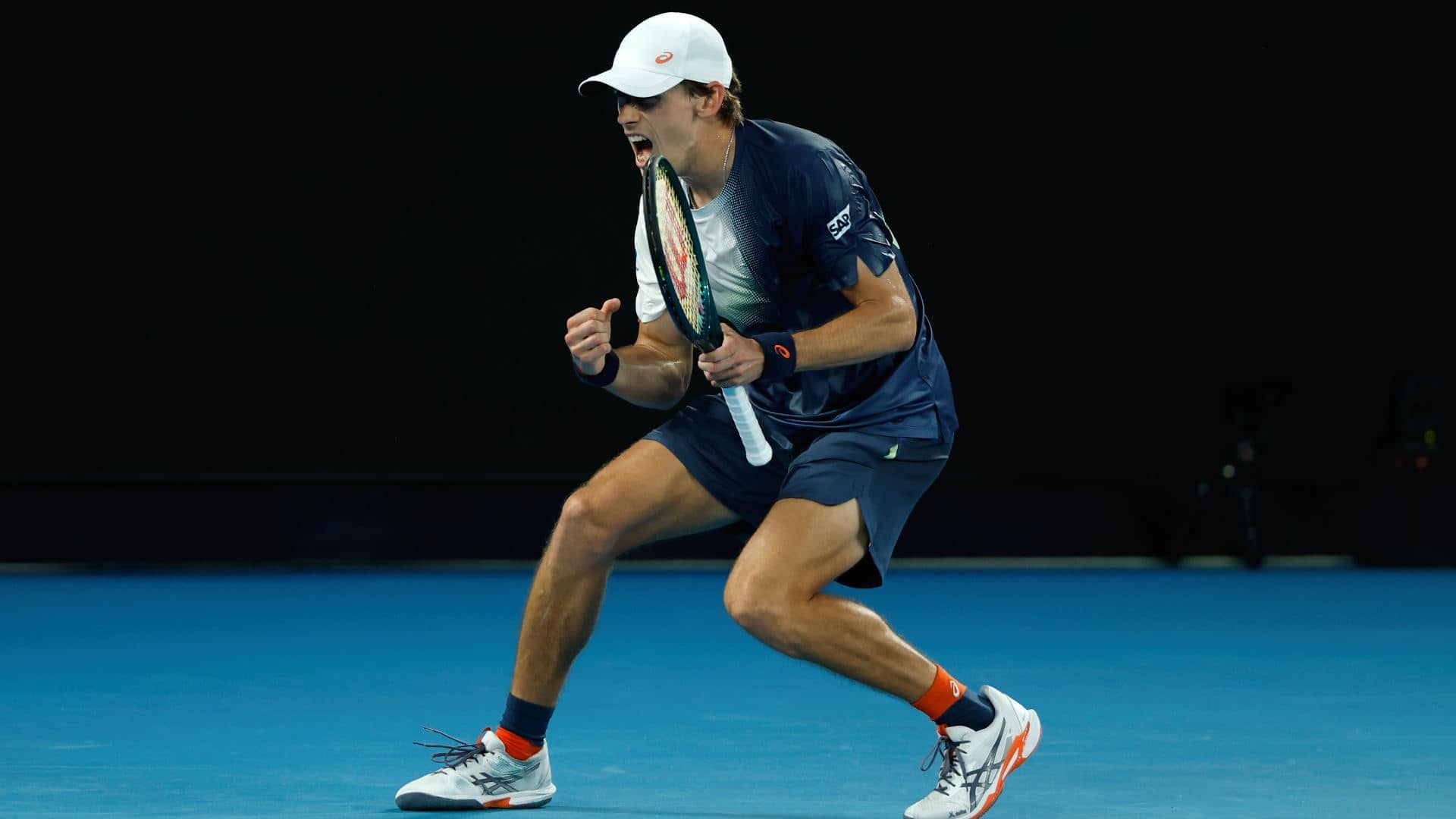 Defiant De Minaur blunts Botic threat at Australian Open